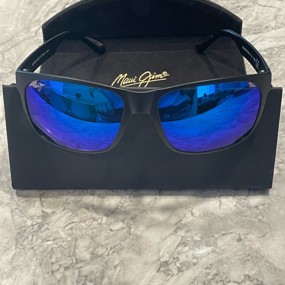 RED SANDS
Polarized Rectangular Sunglasses